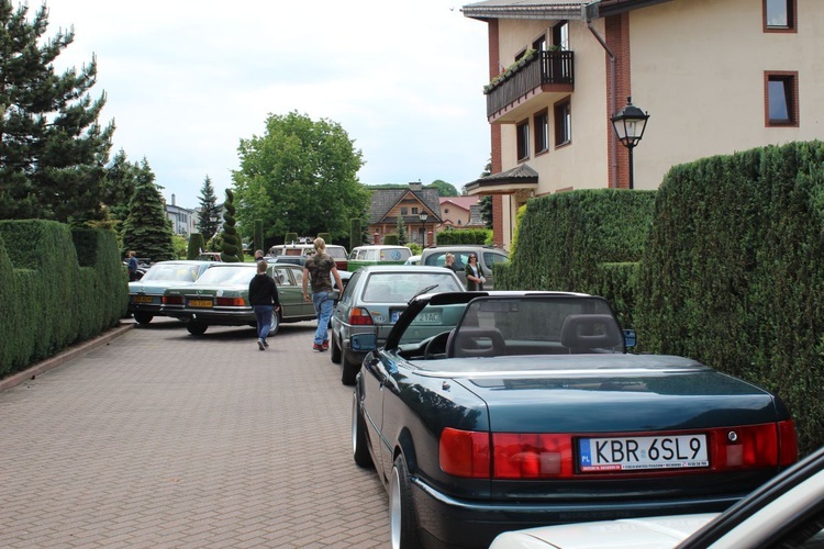 Zjazd starych samochodów w Brzesku