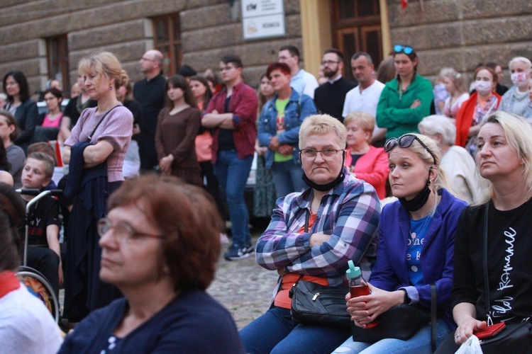 Tarnów. Koncert na Placu Katedralnym