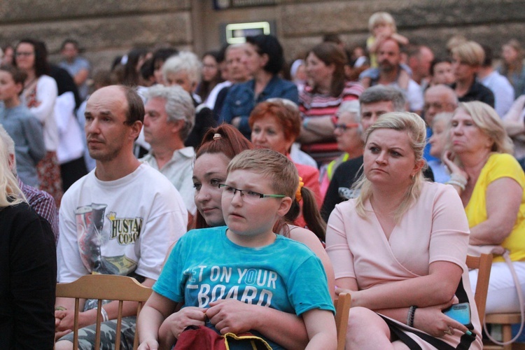 Tarnów. Koncert na Placu Katedralnym