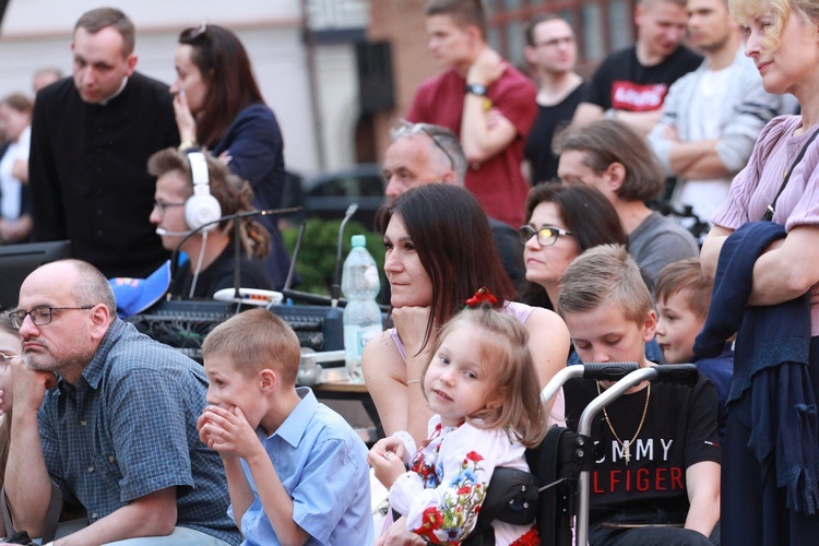 Tarnów. Koncert na Placu Katedralnym