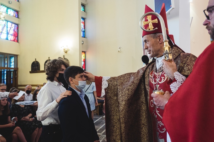 Dębica. Bierzmowanie w par. pw. Krzyża Świętego 