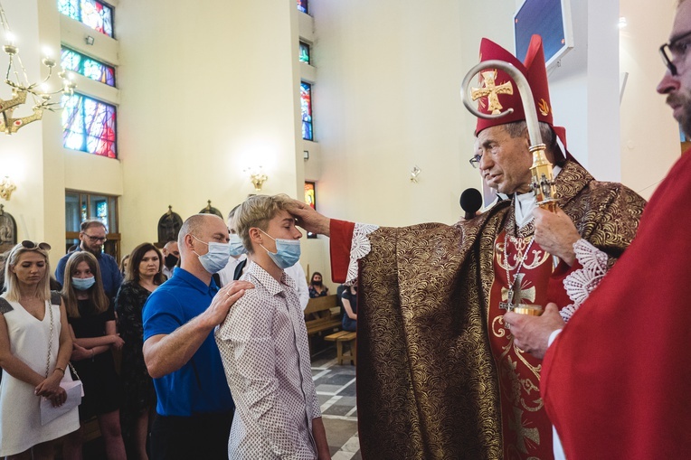 Dębica. Bierzmowanie w par. pw. Krzyża Świętego 