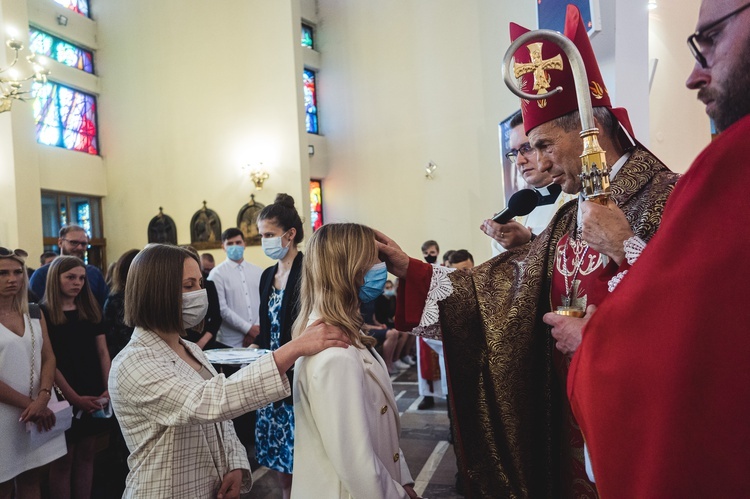 Dębica. Bierzmowanie w par. pw. Krzyża Świętego 