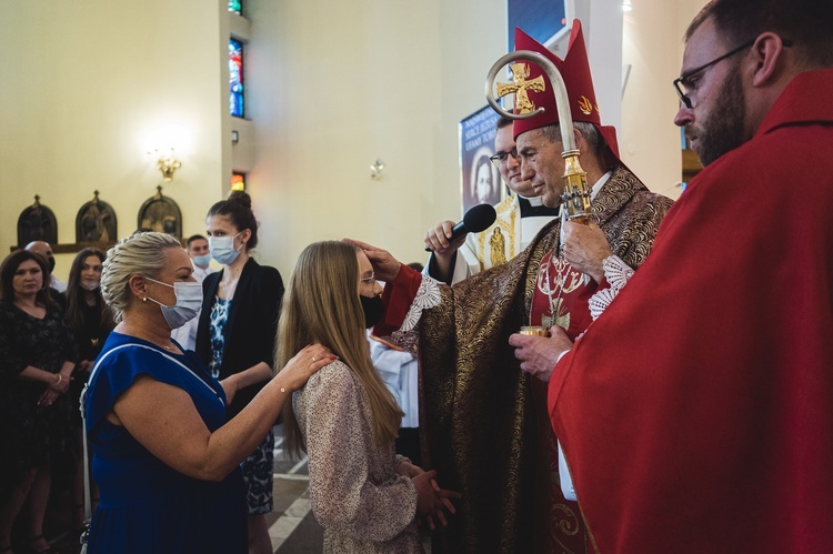 Dębica. Bierzmowanie w par. pw. Krzyża Świętego 