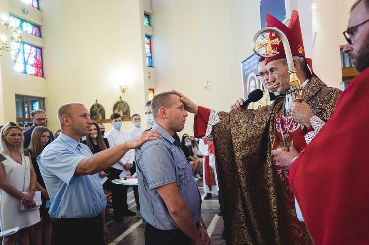 Dębica. Bierzmowanie w par. pw. Krzyża Świętego 