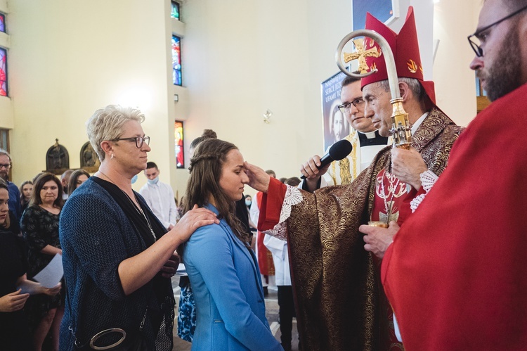 Dębica. Bierzmowanie w par. pw. Krzyża Świętego 