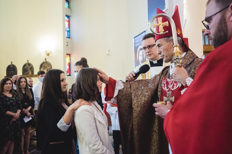 Dębica. Bierzmowanie w par. pw. Krzyża Świętego 