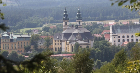 Krzeszów. Strefa kibica w sanktuarium 