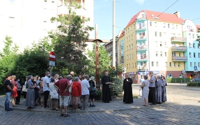 Błogosławieństwo krzyża przy ul. Szczytnickiej we Wrocławiu