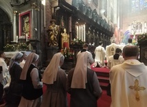 Misje w parafii katedralnej. Kapłani i siostry zakonne zawierzeni Maryi