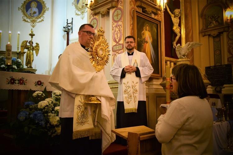 Na koniec każda z pań podchodziła po indywidualne błogosławieństwo.