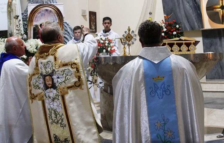 Relikwie św. Teresy od Dzieciątka Jezus i jej rodziców, Ludwika i Zelii Martin w Kalnej