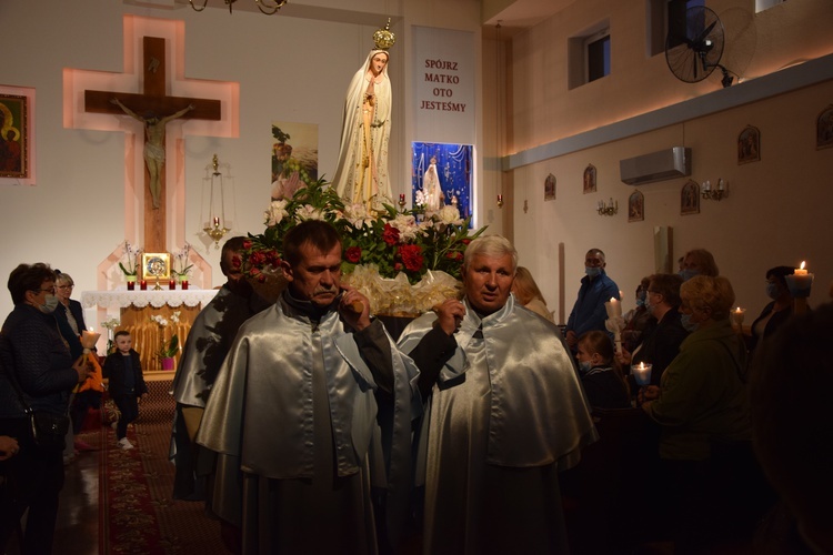 Nabożeństwo fatimskie w parafii Jezusa Chrystusa Króla Wszechświata w Rawie Maz.