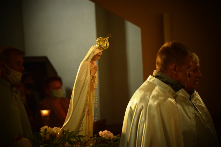 Nabożeństwo fatimskie w parafii Jezusa Chrystusa Króla Wszechświata w Rawie Maz.