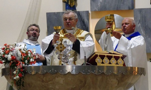 Msza św. przy relikwiach św. Teresy od Dzieciątka Jezus i jej rodziców w Kalnej.