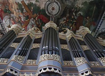 Organy w kościele Najświętszego Serca Pana Jezusa w Stegnie. 