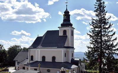 Drewniana kaplica okazała się za mała, dlatego w latach 1781–82 wybudowano obecny kościół.