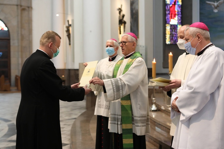 Nowe dekrety dla wikariuszy, cz. 1