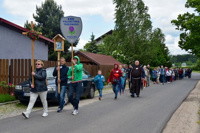 Przyszli do Matki