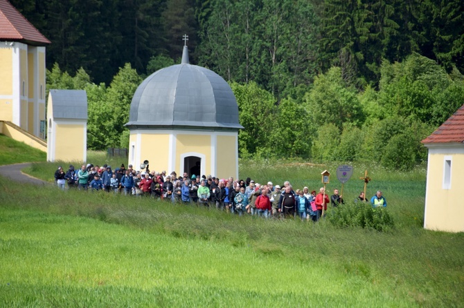 Przyszli do Matki