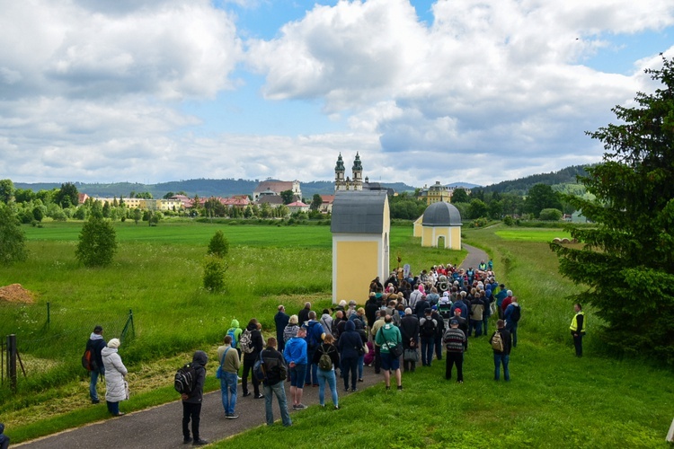 Przyszli do Matki