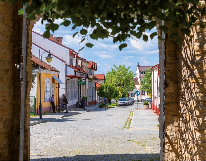 Szydłów zachował średniowieczny układ urbanistyczny.