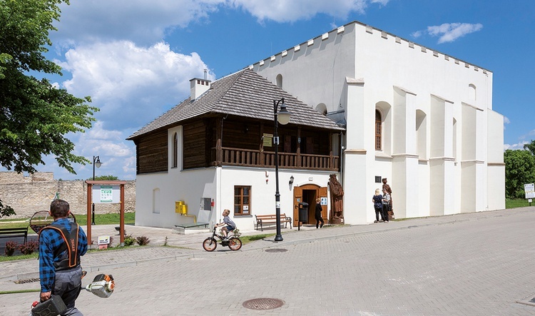 Gotycka synagoga z 1546 r. należy do najstarszych w Polsce.