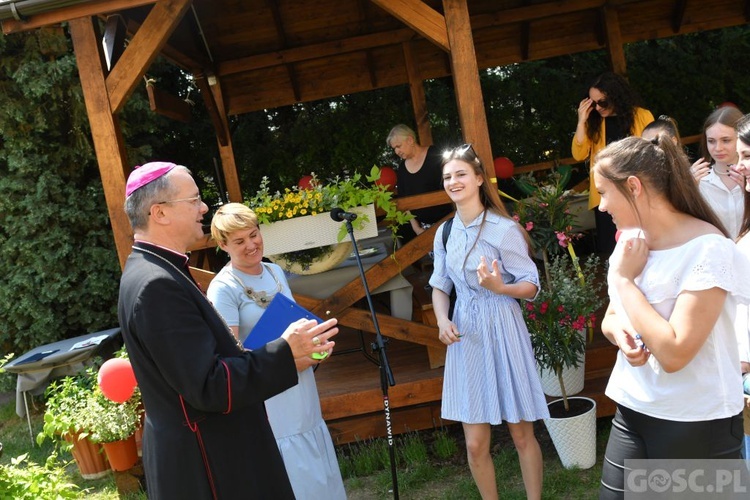 Poświęcenie zielonego "Zakątka u św. Mikołaja" w Głogowie