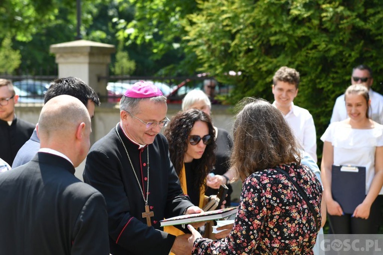 Poświęcenie zielonego "Zakątka u św. Mikołaja" w Głogowie