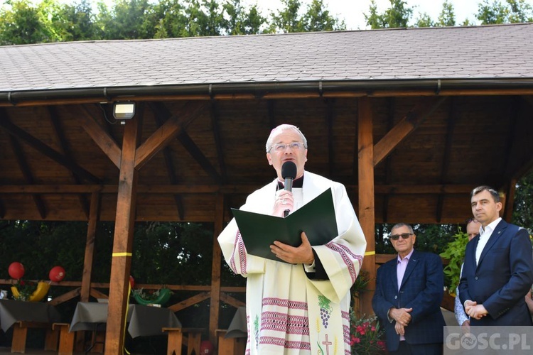 Poświęcenie zielonego "Zakątka u św. Mikołaja" w Głogowie