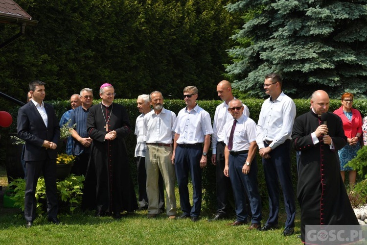 Poświęcenie zielonego "Zakątka u św. Mikołaja" w Głogowie