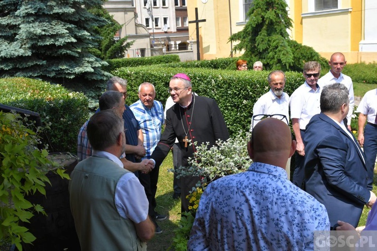 Poświęcenie zielonego "Zakątka u św. Mikołaja" w Głogowie