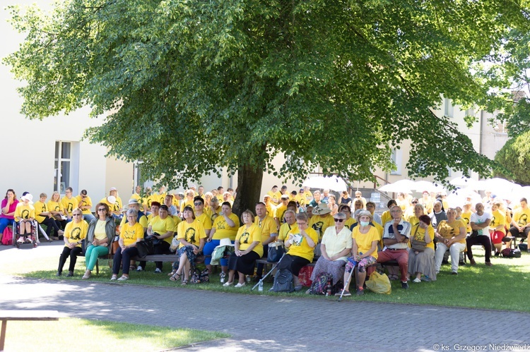 Pielgrzymka chorych i cierpiących oraz służby zdrowia do Rokitna