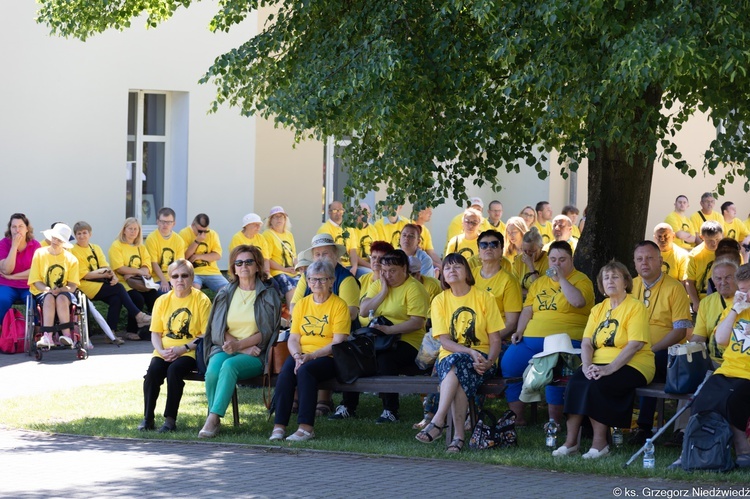 Pielgrzymka chorych i cierpiących oraz służby zdrowia do Rokitna