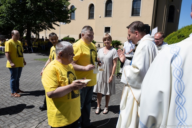 Pielgrzymka chorych i cierpiących oraz służby zdrowia do Rokitna