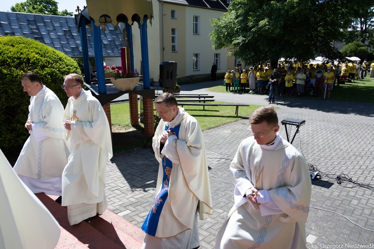 Pielgrzymka chorych i cierpiących oraz służby zdrowia do Rokitna