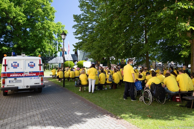 Pielgrzymka chorych i cierpiących oraz służby zdrowia do Rokitna