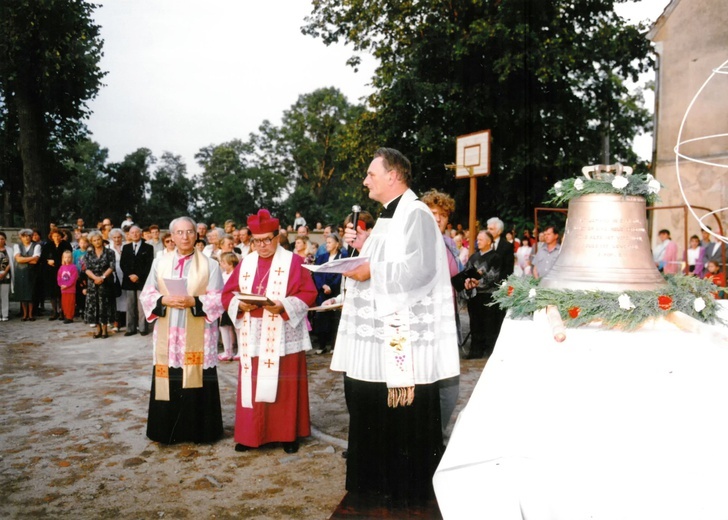 Historyczne zdjęcia związane z dzwonem