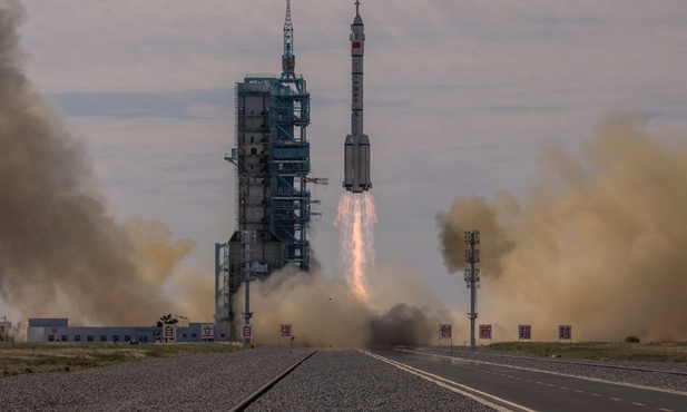 Start rakiety Długi Marsz z Shenzhou-12