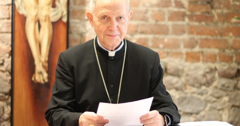 Biskup płocki Piotr Libera.