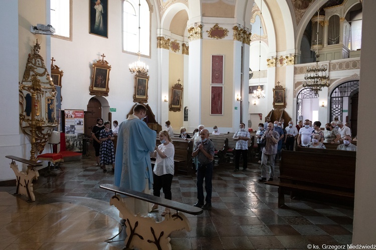 Pielgrzymka osób posługujących w parafiach do Rokitna