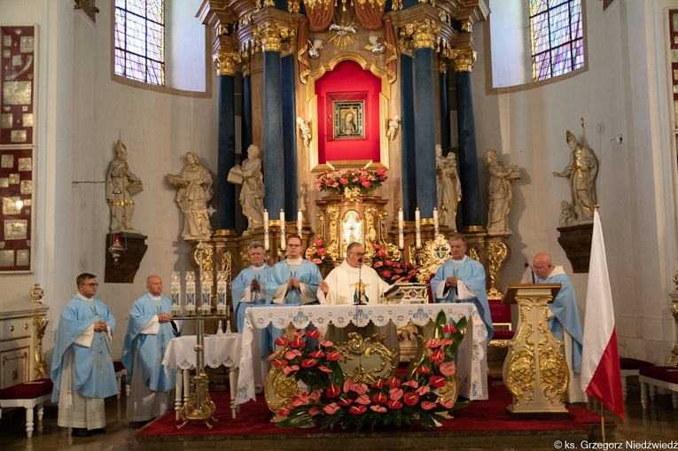 Pielgrzymka osób posługujących w parafiach do Rokitna
