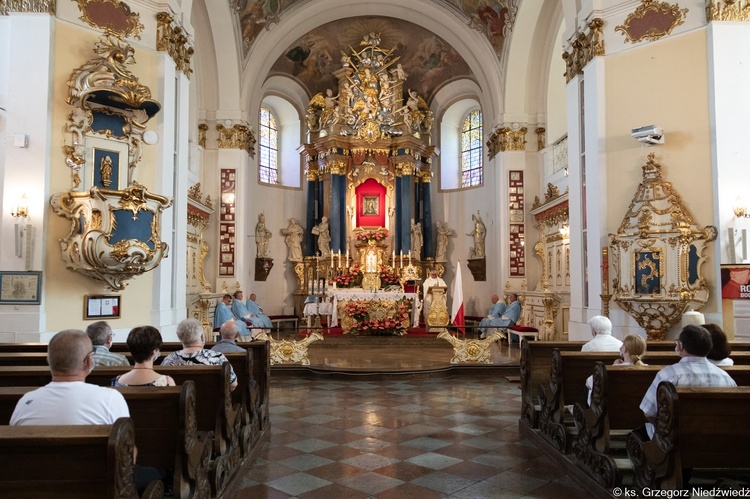 Pielgrzymka osób posługujących w parafiach do Rokitna