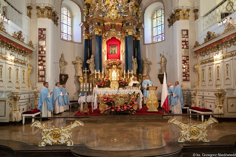 Pielgrzymka osób posługujących w parafiach do Rokitna