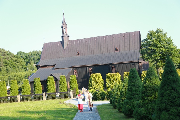 Organy i ołtarz w Pogwizdowie