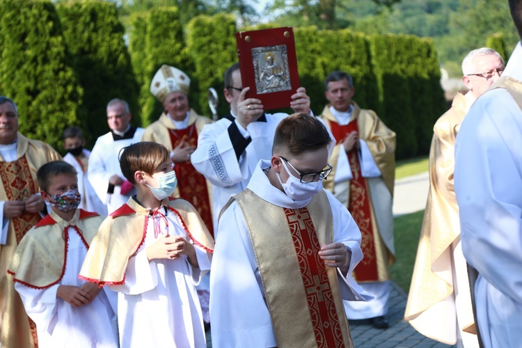 Organy i ołtarz w Pogwizdowie