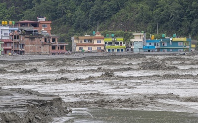 Gwałtowne powodzie w Nepalu sprzyjają rozwojowi epidemii