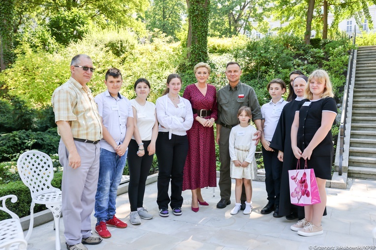 Wizyta dzieci ze świetlicy socjoterapeutycznej w Bolkowie u Pierwszej Damy