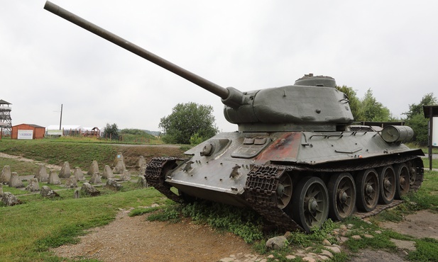 Zderzenie ciężarówek przewożących czołgi na A6 pod Szczecinem; doszło do pożaru