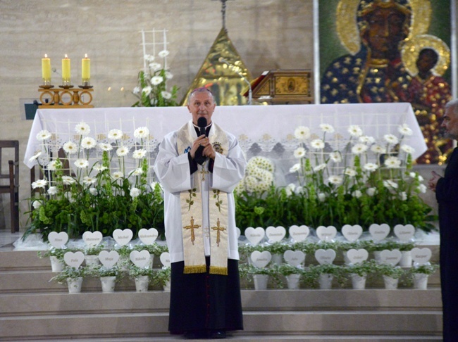 Nocna pielgrzymka mężczyzn do Błotnicy